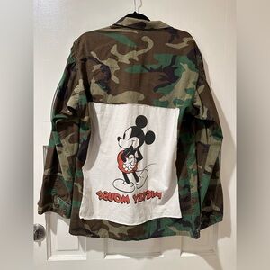 Camouflage Disney’s Mickey Mouse Button Down Shirt Size Medium